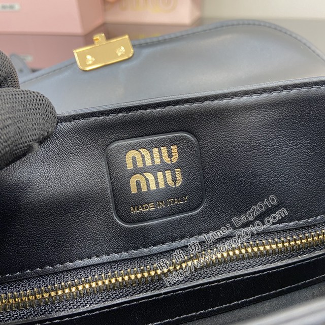 miumiu繆繆專櫃最新款法棍包手拎見肩背女包 jh2565型號：5BD265